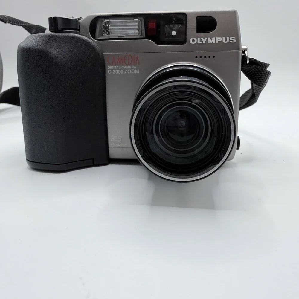 Olympus CAMEDIA C-3000 Zoom 3.3MP Digital Camera